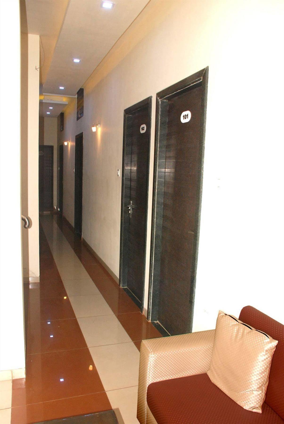 Fabexpress Adore Inn - Nr Mumbai International Airport Экстерьер фото